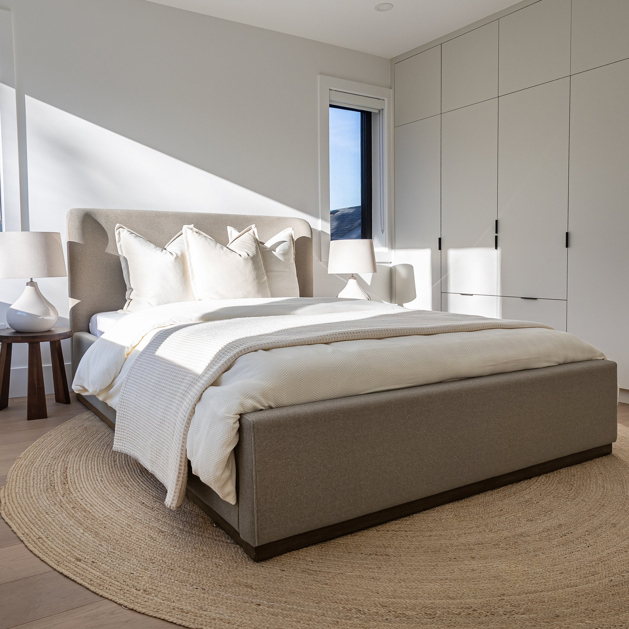 Faye King Storage Bed - Velvet Sandstorm