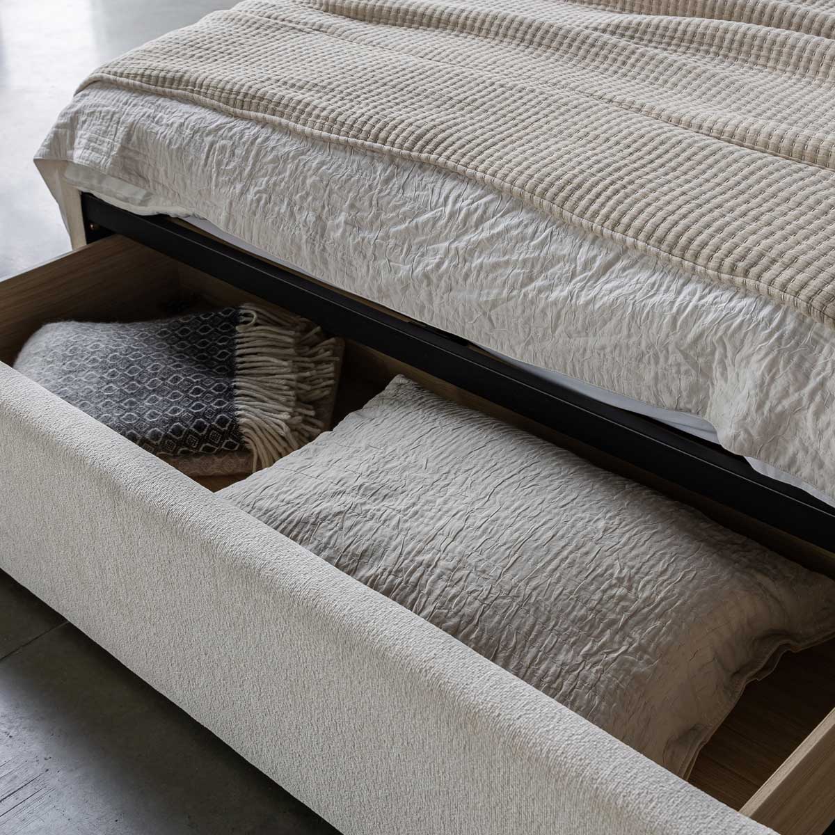 Lourdes Queen Storage Drawer Bed - Cream